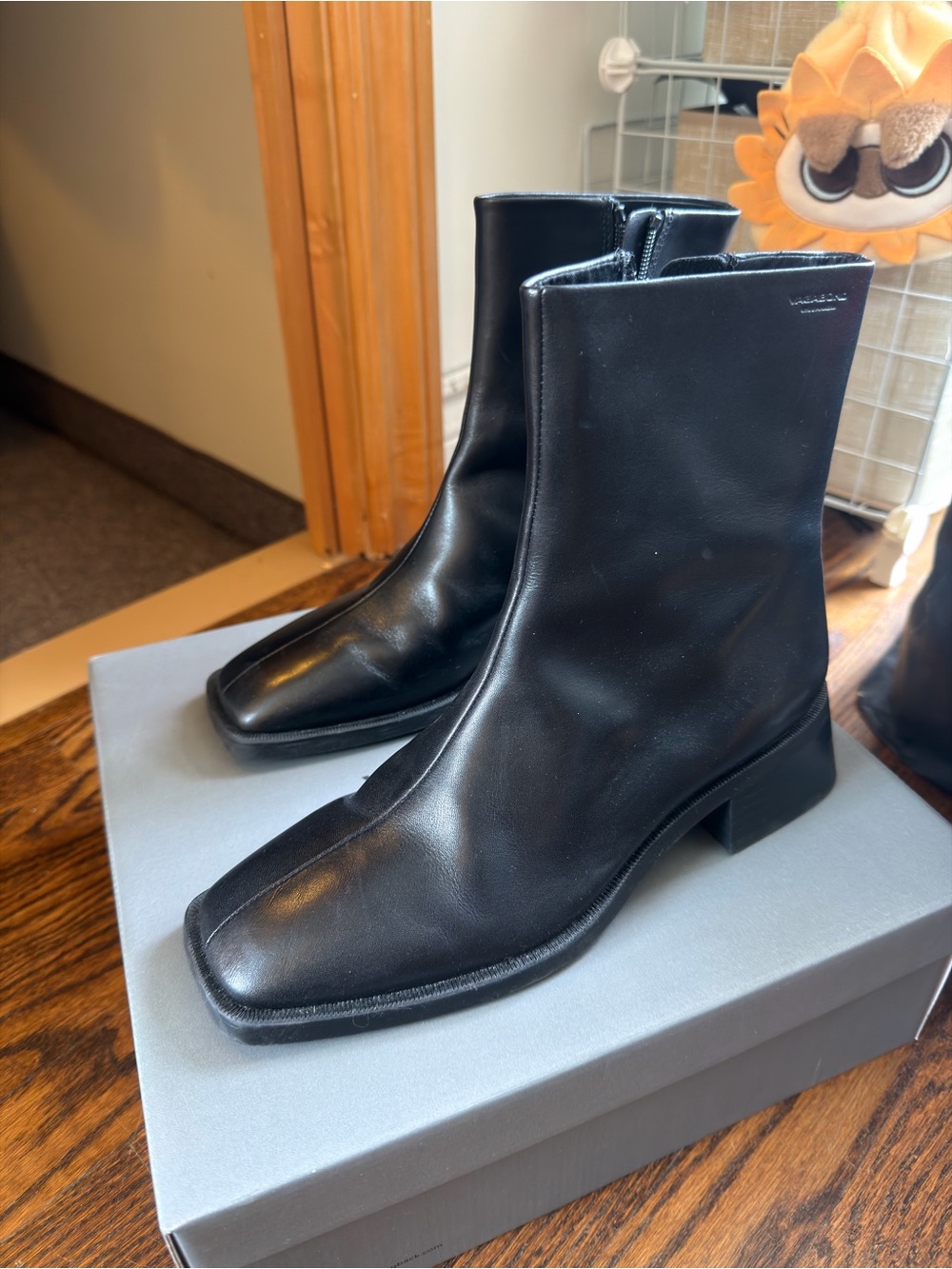 Vagabond Blanca Leather Square-Toe Ankle Boots